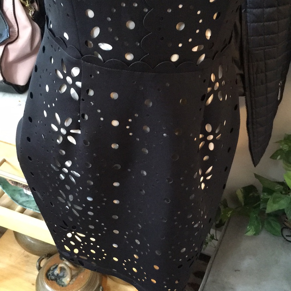 Betsey Johnson Black Laser Cut Ivory Lined Shift 8 - Picture 3 of 8